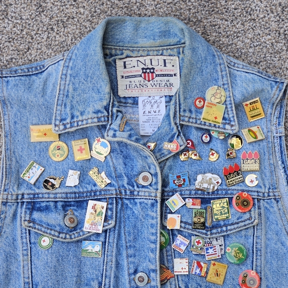 AMAZING Red Cross Pins Blood Drive Collection Denim Vest VTG Battle Jean Jacket - Picture 5 of 16